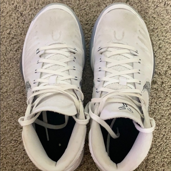 kobe volleyball shoes